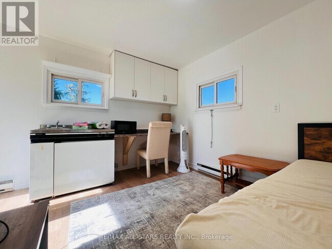 Photo du bâtiment - 25607 Woodbine Ave