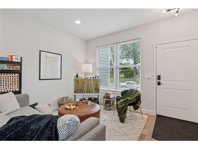 Foto del edificio - 2320 Priscilla St