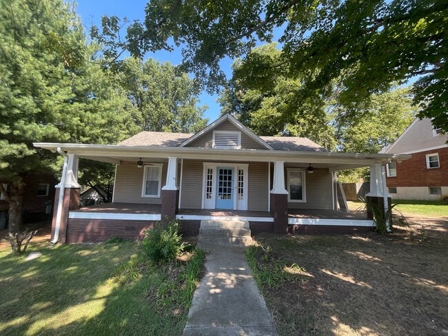 Building Photo - 209 3rd Ave