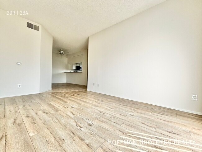 Building Photo - 868 S Kingsley Dr Los Angeles, CA 90005