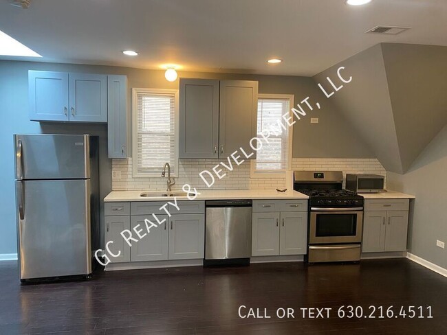 Building Photo - 3510 W Irving Pk Rd