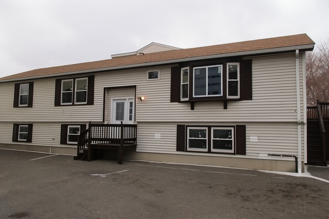 Front of house - 47 Oak Island St