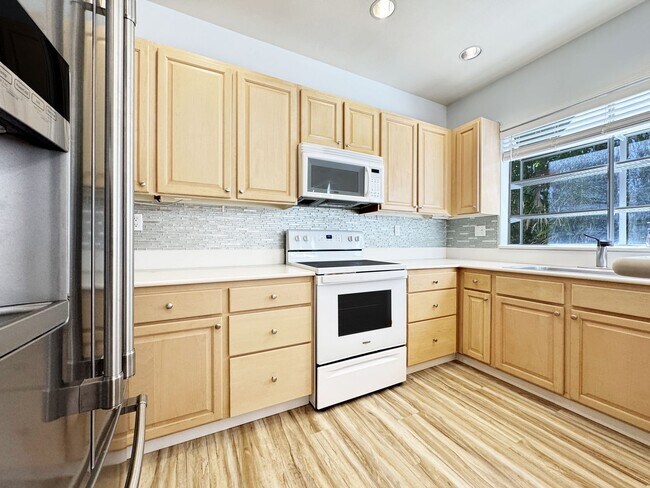 Building Photo - Moanalua Village 3/2.5 Townhouse with 2-Ca...