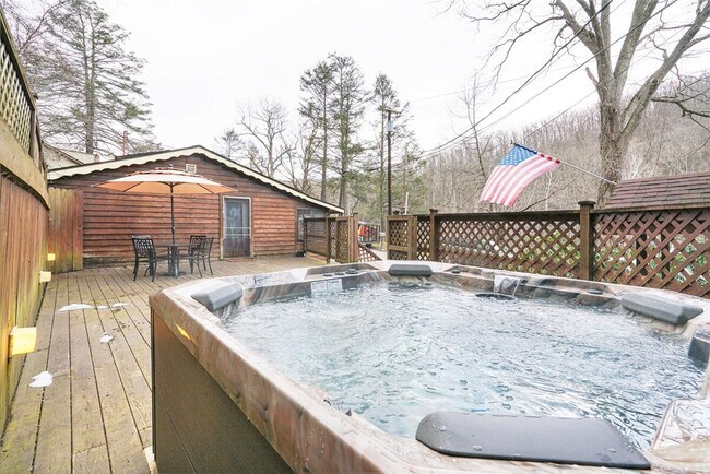 Foto del edificio - 72 Faulkner Rd