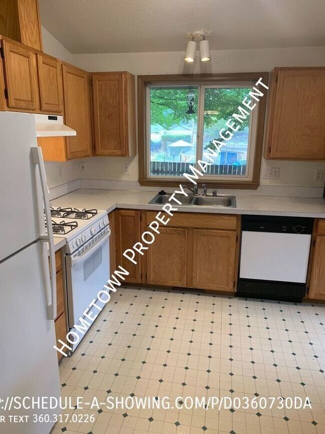Foto del edificio - Spacious 3 Bedroom Tri-Level Home!