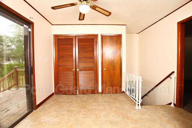 Building Photo - 437 Hillcrest Ct N