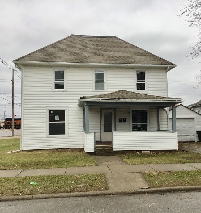 Building Photo - 104 E 6th St