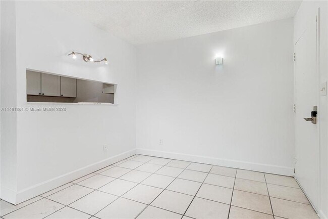 Photo - 1 bedroom in Hollywood FL 33023 Apartment
