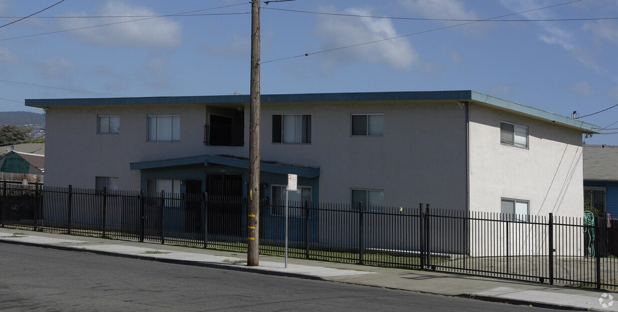 Primary Photo - 8330 Birch St