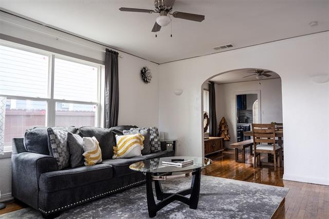 Foto del edificio - 3819 Roseland Ave