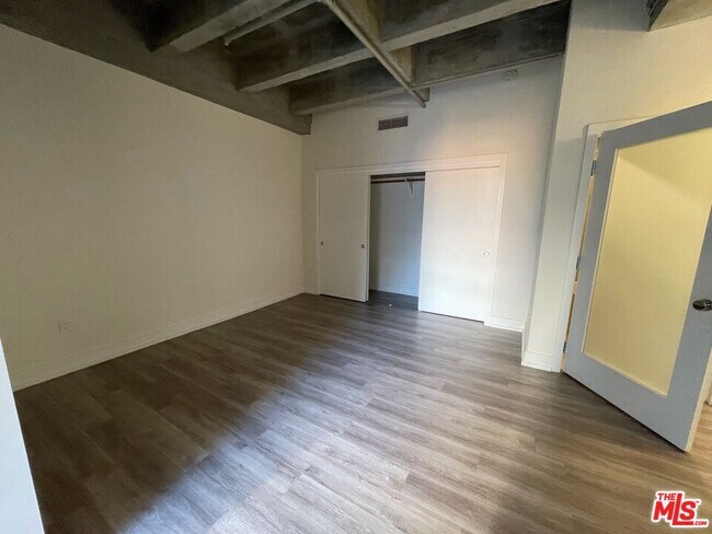 Foto del edificio - 727 W 7th St
