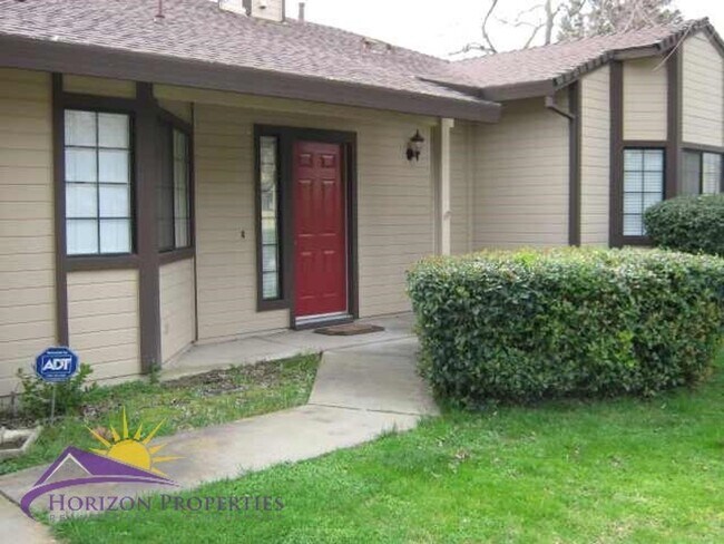 Foto del edificio - Open 2 Bed 2 Bath Natomas Duplex Unit