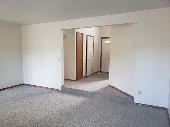 Foto del edificio - Two Level House in Summer Lake Neighborhood