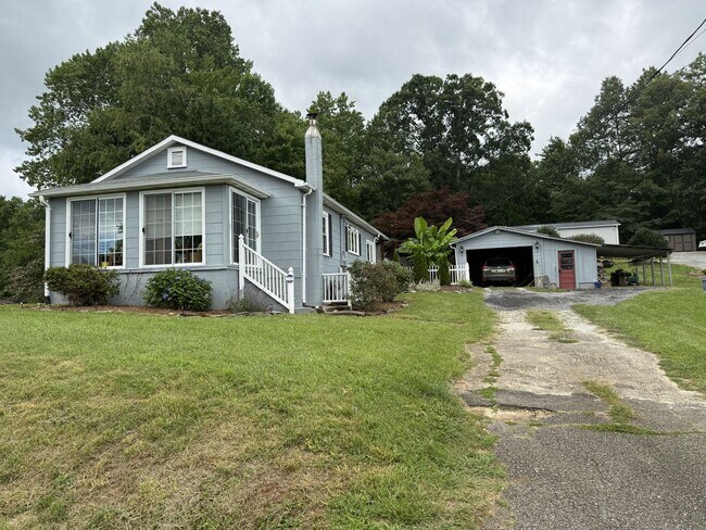 Foto del edificio - Adorable 2-Bedroom Cottage in Marion!