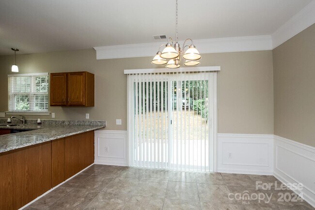 Foto del edificio - 6610 Harburn Forest Dr