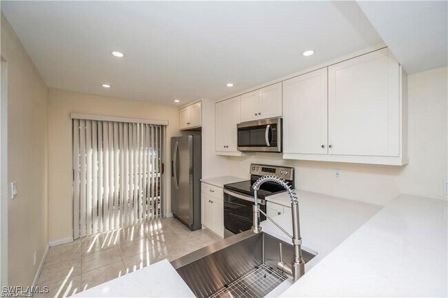 Foto del edificio - 4130 Looking Glass Ln