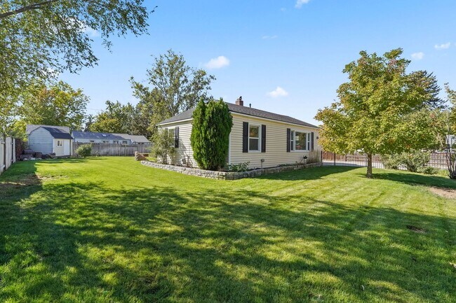 Foto del edificio - 3bd/2ba Recently Updated Home in a Desirab...