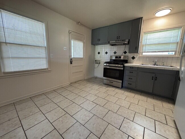 Foto del edificio - 2707 E 9th St