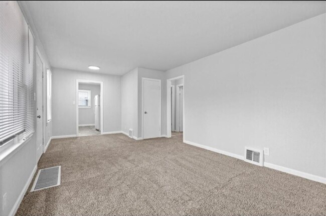 Foto del edificio - 3112 S Claremont Ave