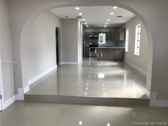 Foto del edificio - 684 SE 6th Pl