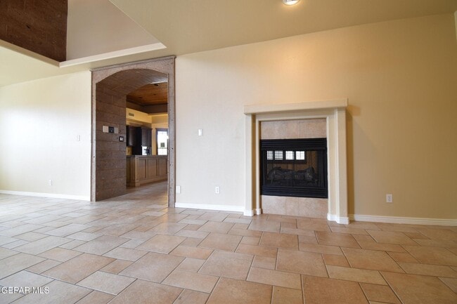 Building Photo - 5929 Valley Rd