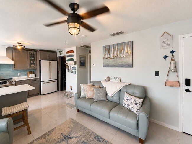 Building Photo - 5215 Coquina Key Dr SE