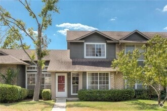 Building Photo - 1015 E Yager Ln