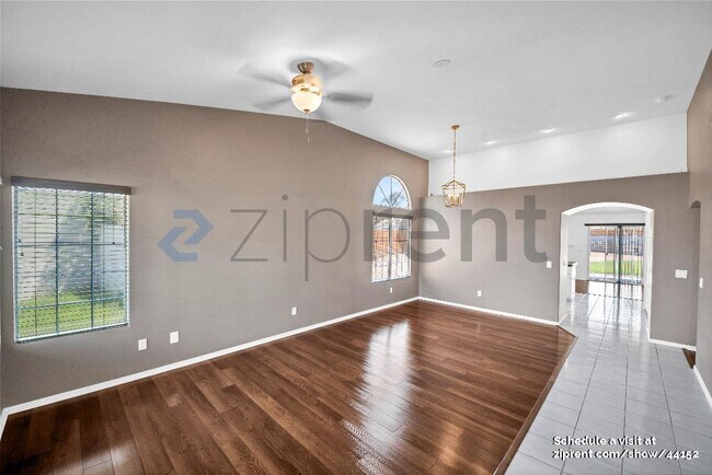 Foto del edificio - 27015 Hemingway Ct