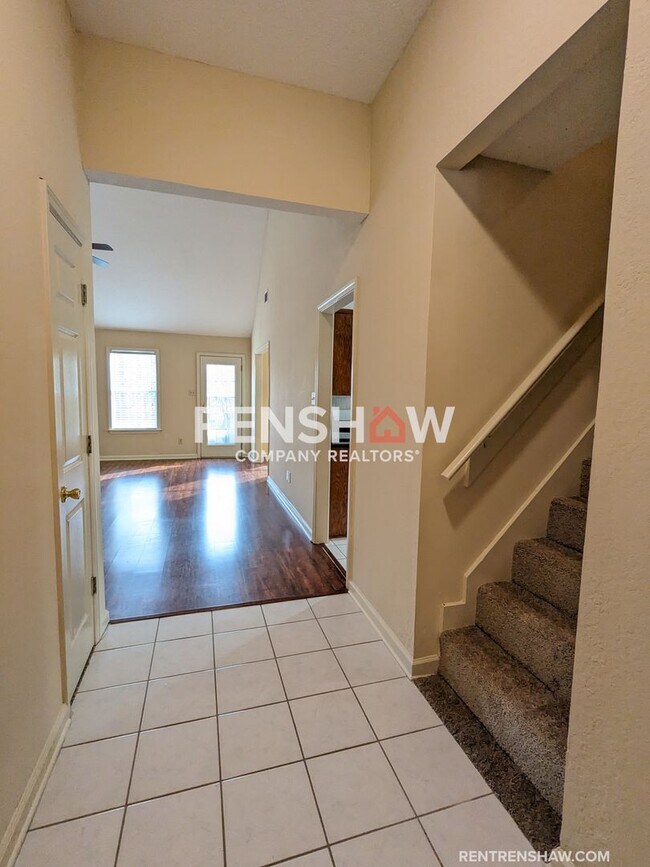 Building Photo - 1400 River Bank Dr.- 4 bed / 3 bath - Stun...