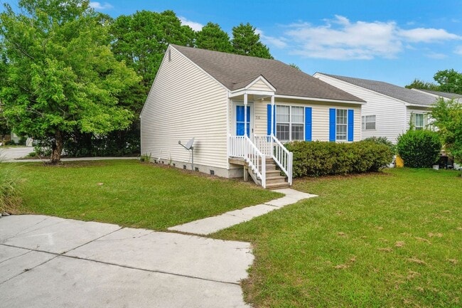 Building Photo - 716 Varsity Dr