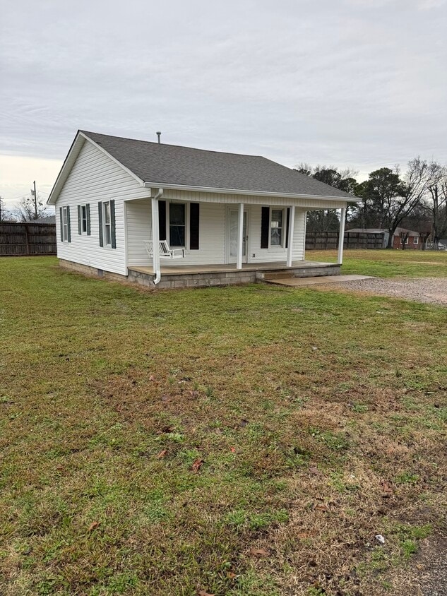 Foto del edificio - 3 BR, 1 Ba, House in the city