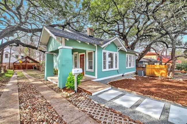 Building Photo - 809 E Riverside Dr