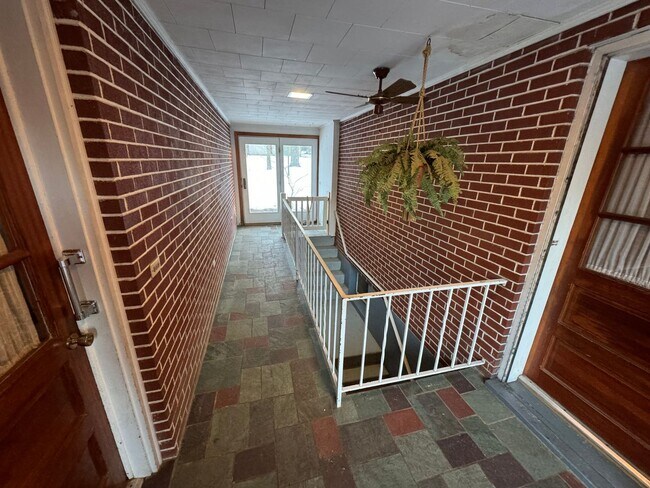 Building Photo - Single Family Home