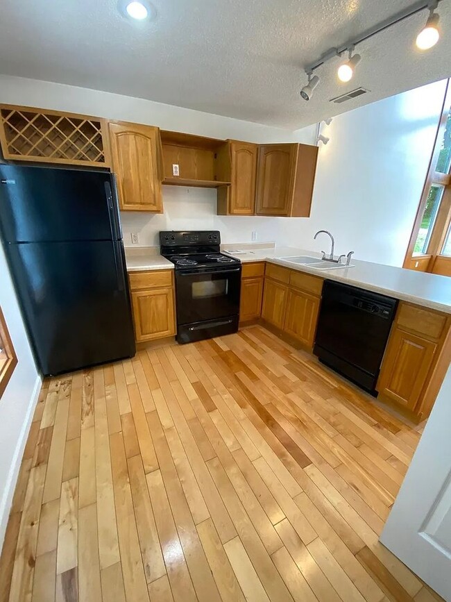 Building Photo - 506 W Wall St