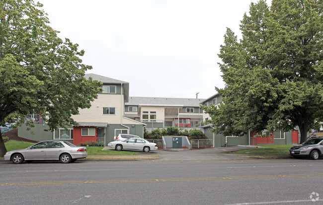 Catalina Apartments Tacoma