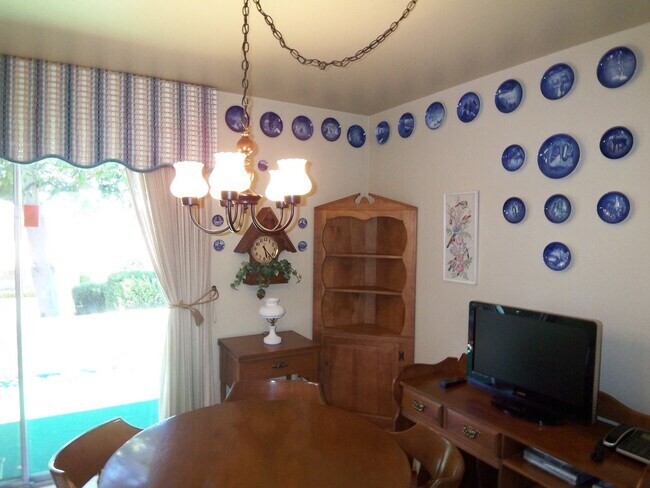 Foto del edificio - Charming Single Level 2br/2Ba Condo In Oaks North Senior 55+ Area