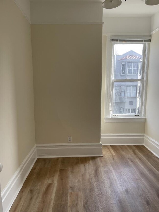 Building Photo - 3 bedroom in San Francisco CA 94117