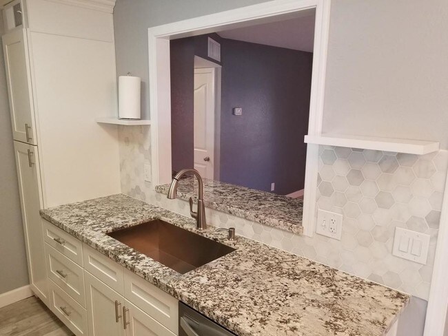 Foto del edificio - 3130 E. 4th Street, unit #10