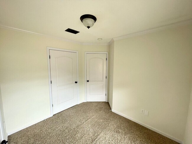Foto del edificio - 111 Stapleton Dr