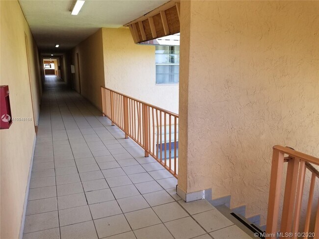 Foto del edificio - 820 SW 129th Pl