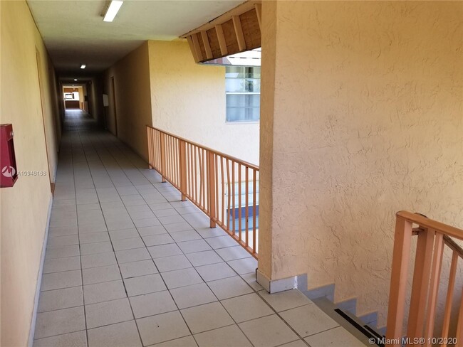 Building Photo - 820 SW 129th Pl