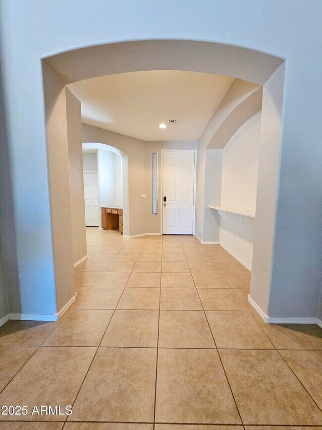 Foto del edificio - 18014 W Carmen Dr