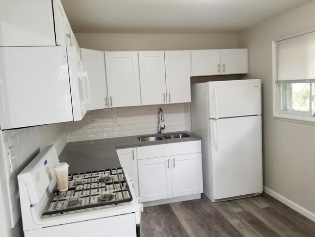 Building Photo - 21901 Sloman St