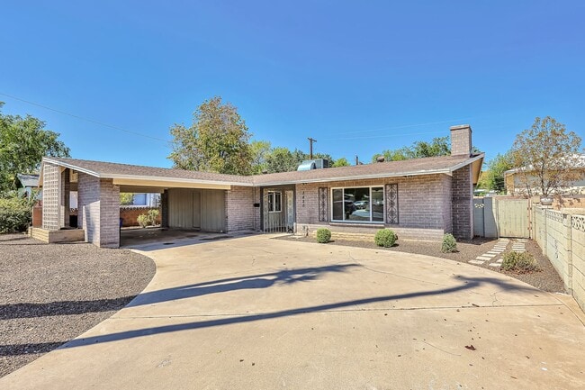 Building Photo - 3820 Grandview: Spacious 4-bedroom, 2-bath home with large bedrooms and no carpet