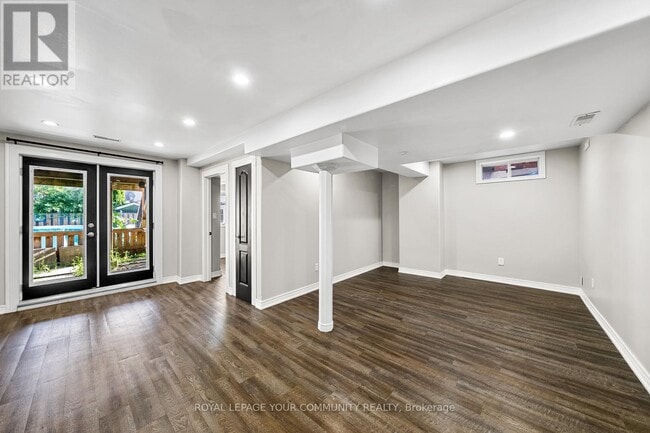 Building Photo - 1821 Lamstone St