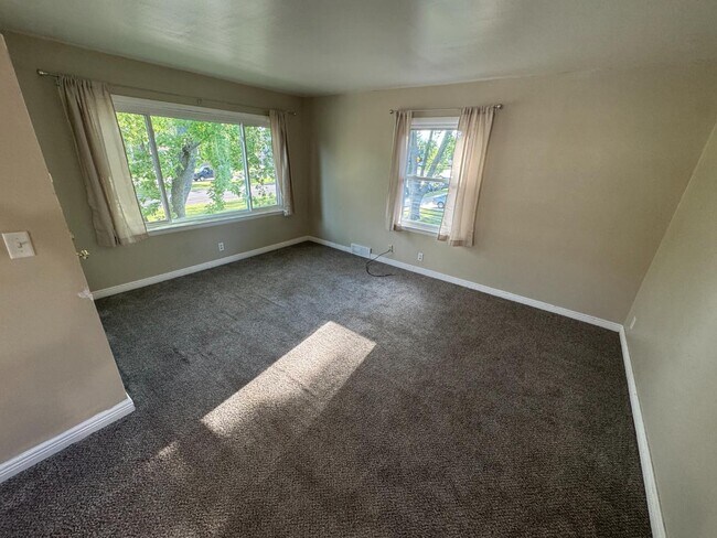 Foto del edificio - 4708-4710 W Howard Ave
