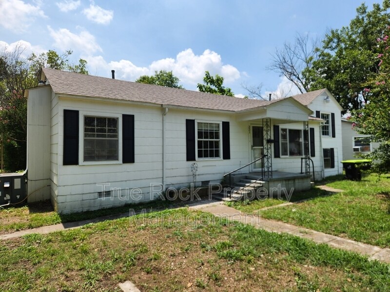 Foto principal - 331 E 13th St