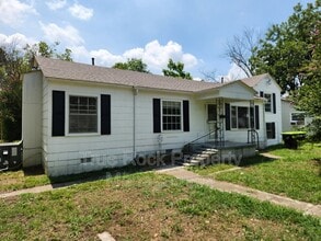 Building Photo - 331 E 13th St