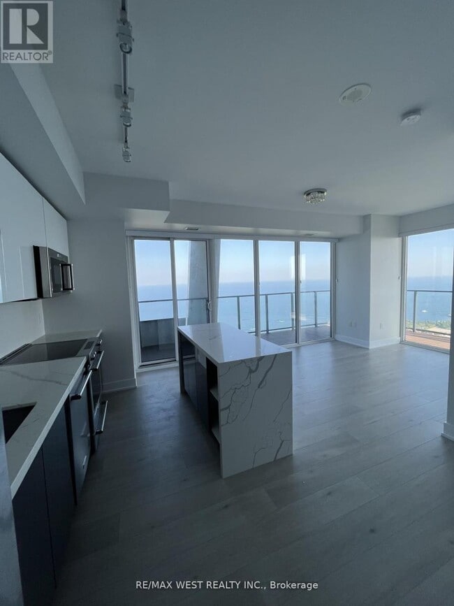 Building Photo - 30 Shore Breeze Dr