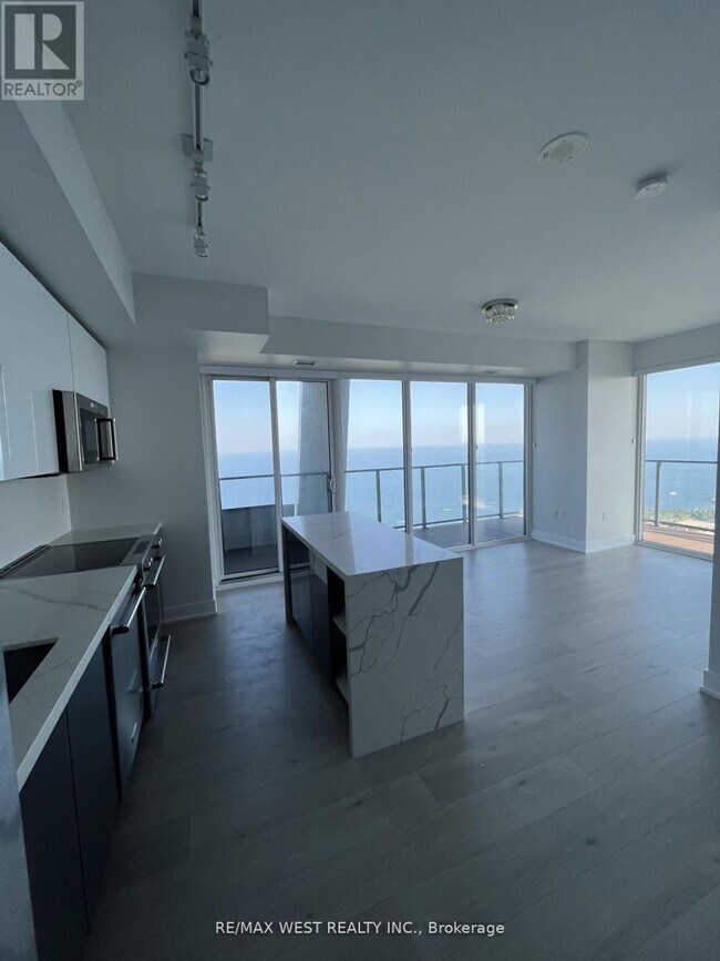 Photo du bâtiment - 30 Shore Breeze Dr